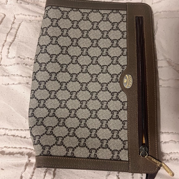 Authentic GUCCI Plus canvas zipper clutch - Picture 8 of 8